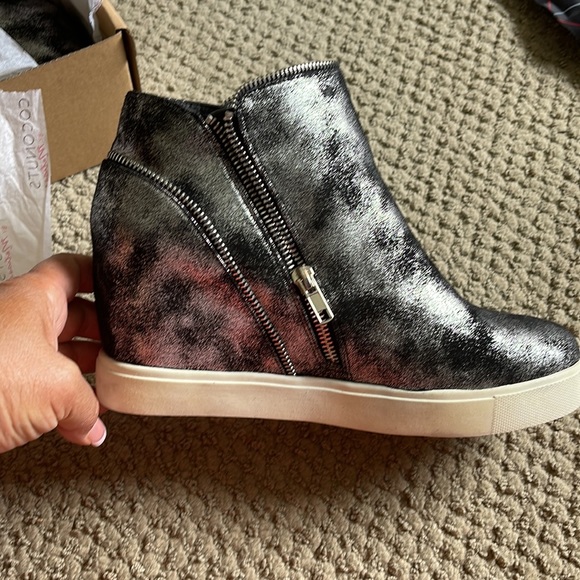 NWT Coconuts by Matisse Venom Pewter 10M Sneakers - Picture 2 of 5